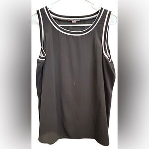 Tommy Hilfiger Black and White Sleeveless Tank Top B6